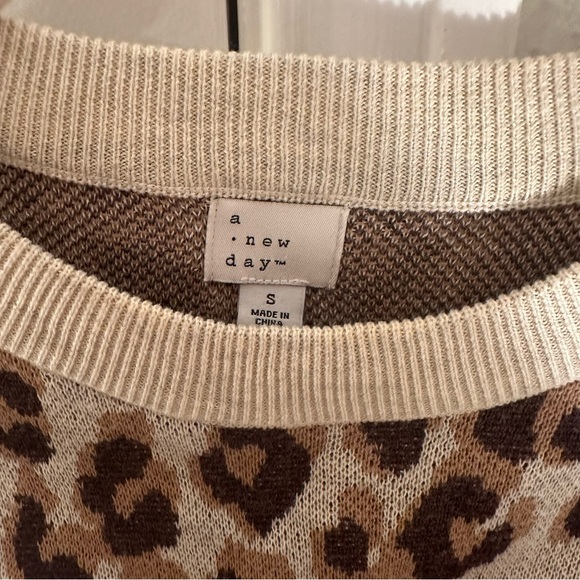 A New Day Cream Brown Leopard Print Knit Crewneck Pullover Sweater Size Small - Picture 3 of 11